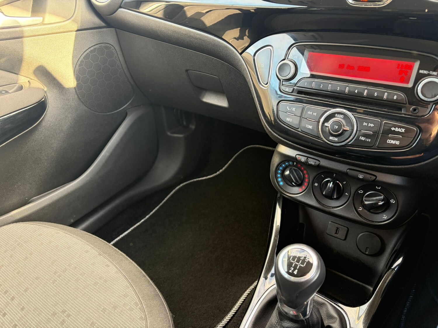 Used Vauxhall ADAM 2015 for sale - 77207974: Photo 12