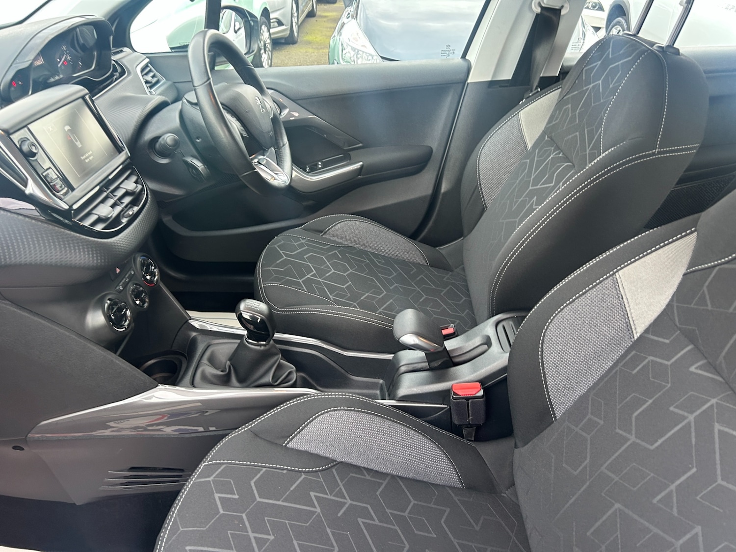 Used Peugeot 2008 2017 for sale - 77934466: Photo 17