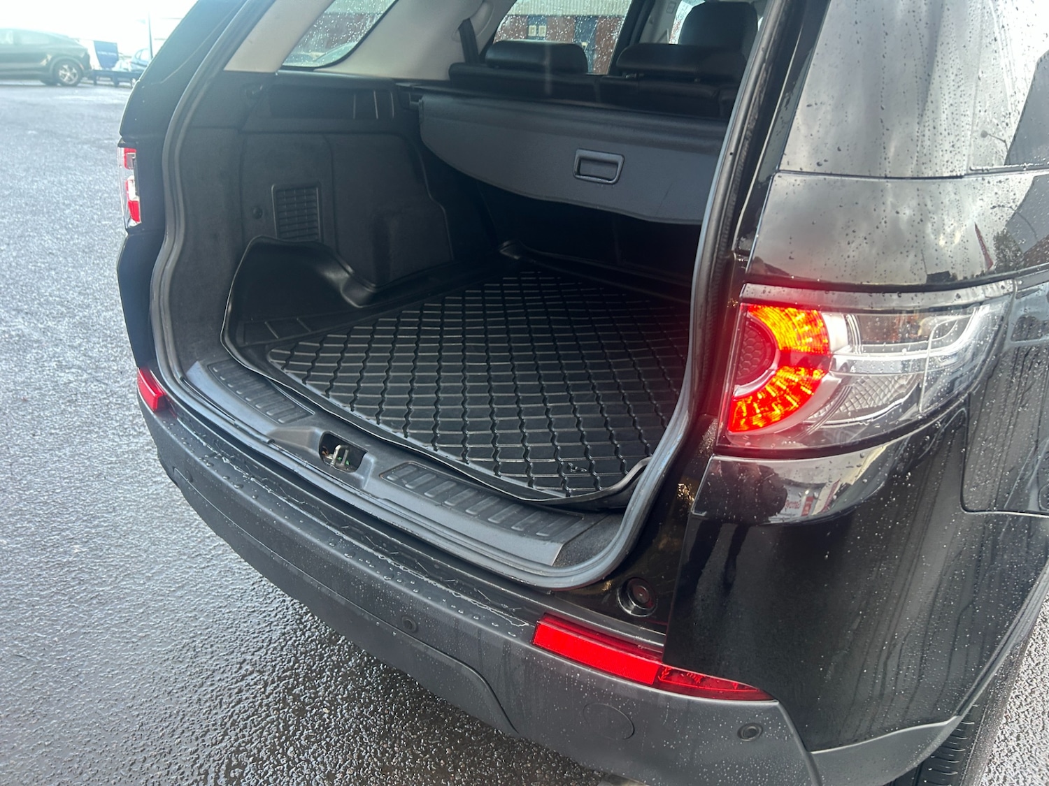 Used Land Rover Discovery Sport 2017 for sale - 76404527: Photo 11