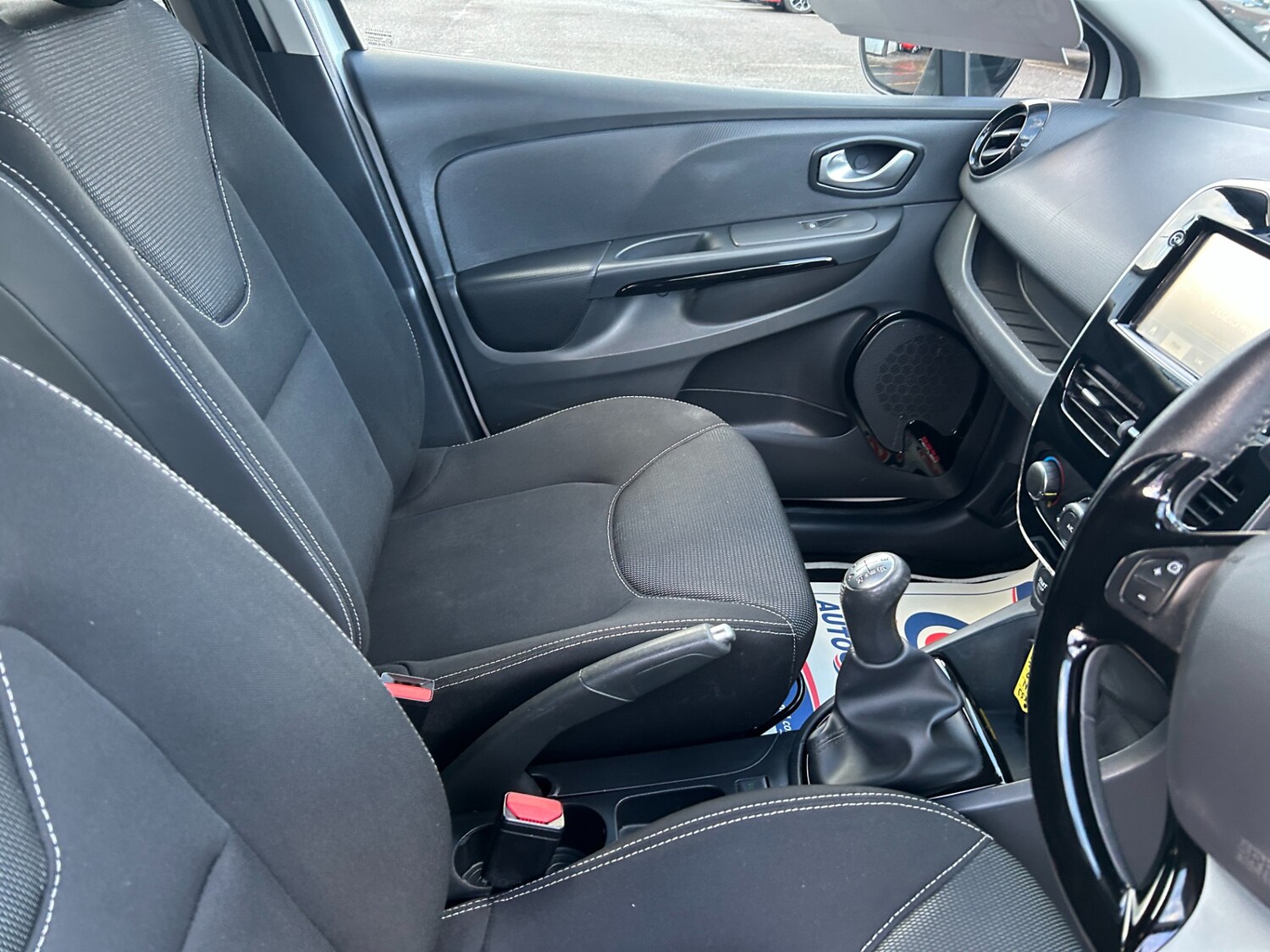 Used Renault Clio 2015 for sale - 77848407: Photo 14