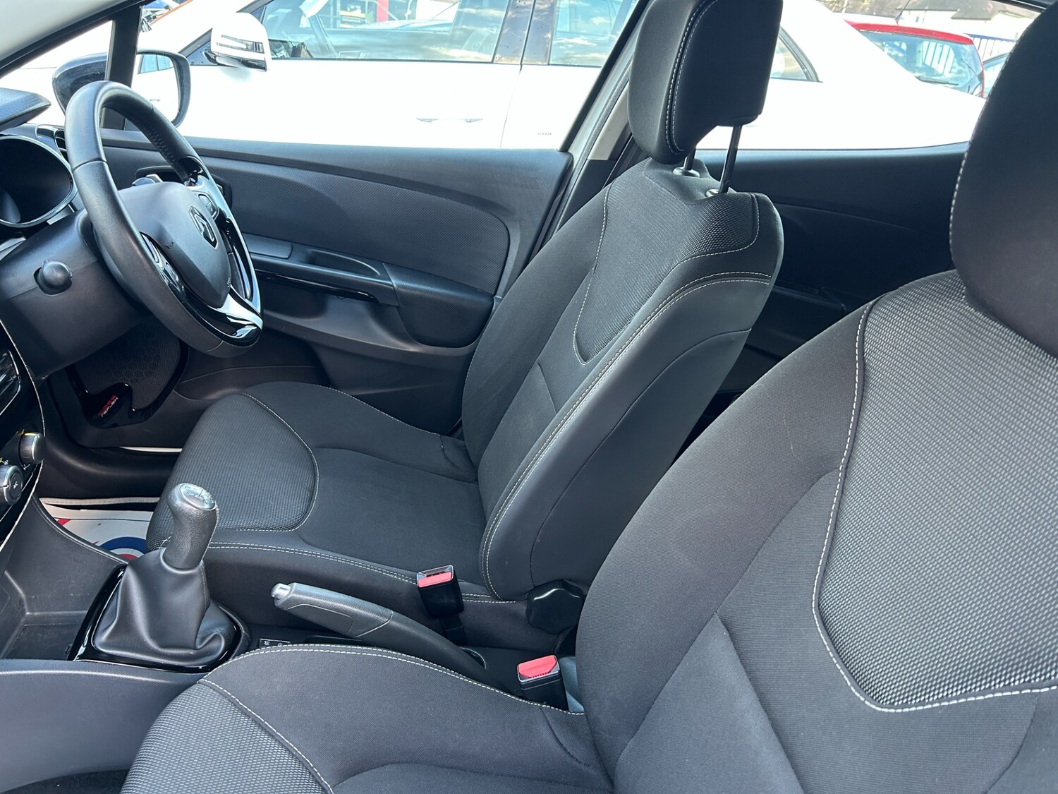 Used Renault Clio 2015 for sale - 77848407: Photo 19