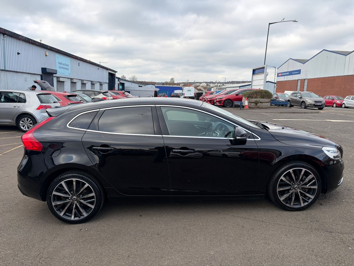 Used Volvo V40 2019 for sale - 78166063: Photo 8