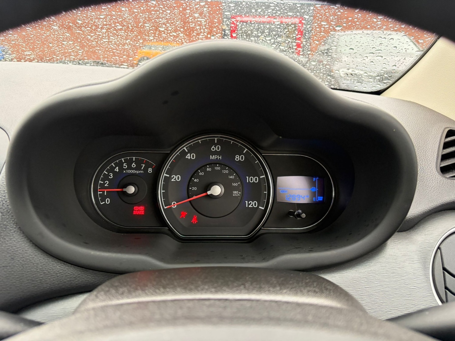 Used Hyundai i10 2013 for sale - 76127640: Photo 13