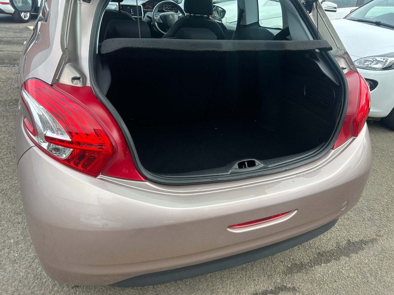 Used Peugeot 208 2015 for sale - 77819189: Photo 14