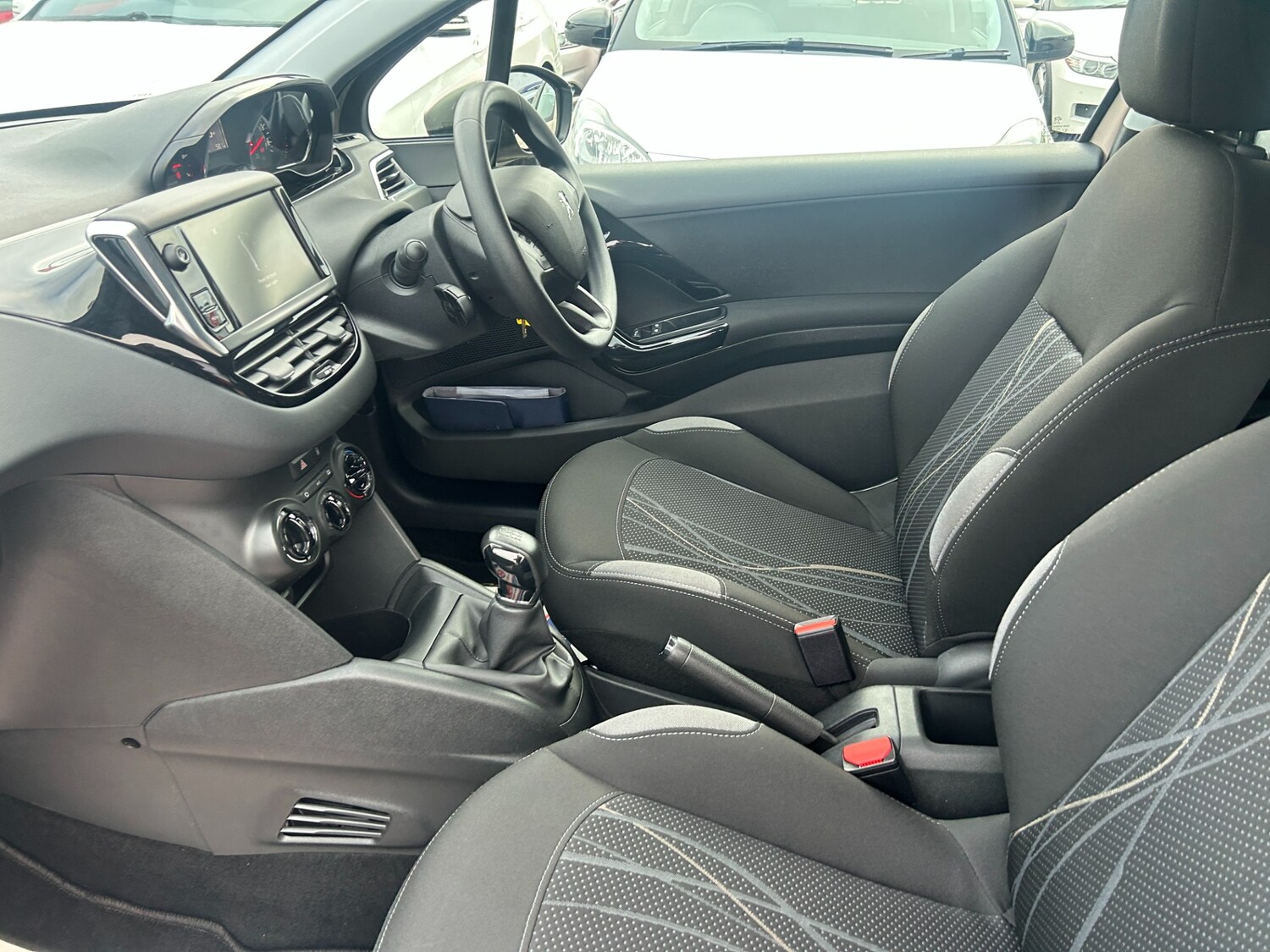 Used Peugeot 208 2015 for sale - 77819189: Photo 15