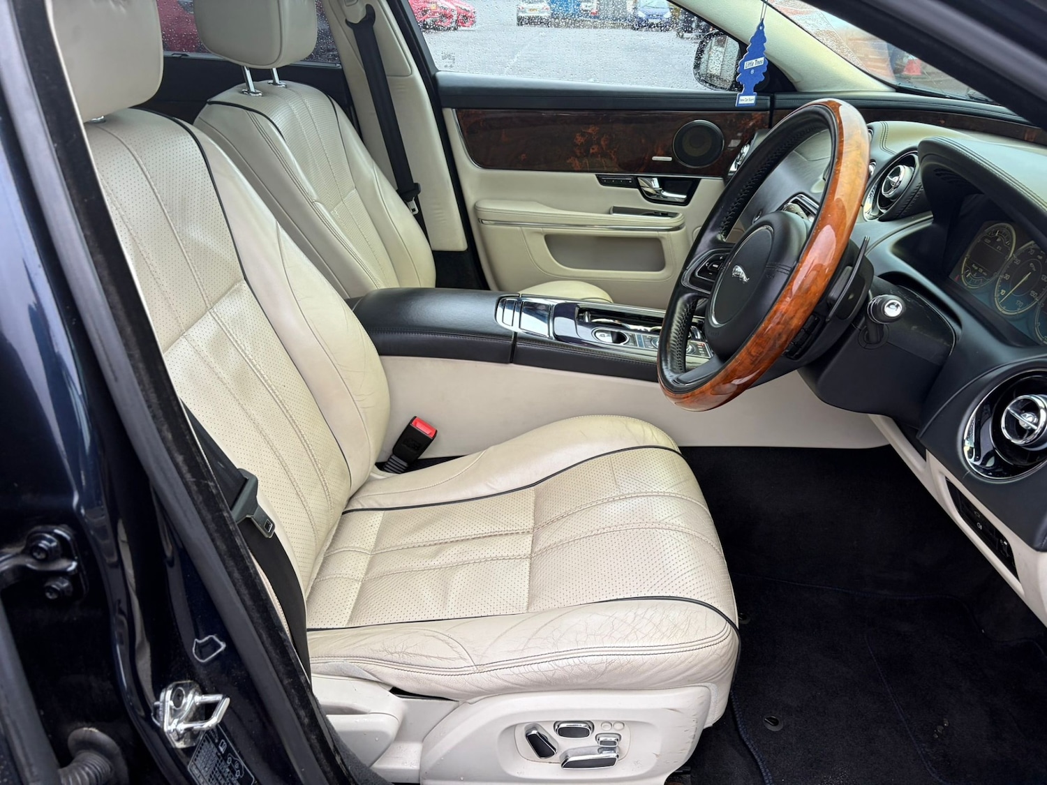 Used Jaguar XJ 2011 for sale - 76542908: Photo 11
