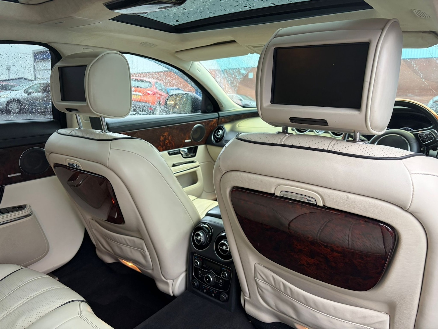 Used Jaguar XJ 2011 for sale - 76542908: Photo 22