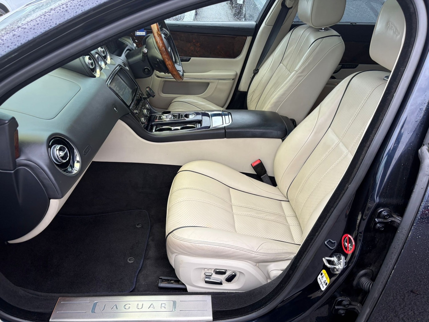 Used Jaguar XJ 2011 for sale - 76542908: Photo 23