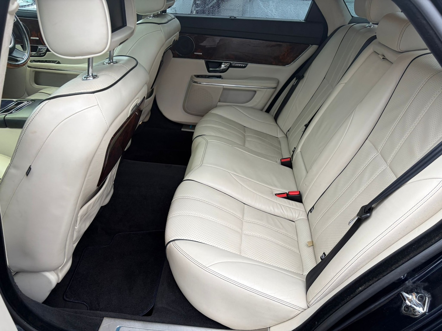 Used Jaguar XJ 2011 for sale - 76542908: Photo 24