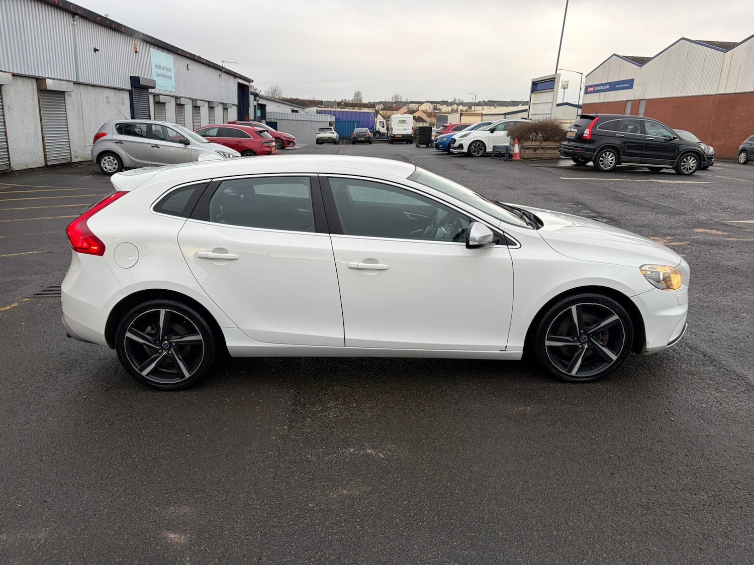 Used Volvo V40 2013 for sale - 77160657: Photo 2
