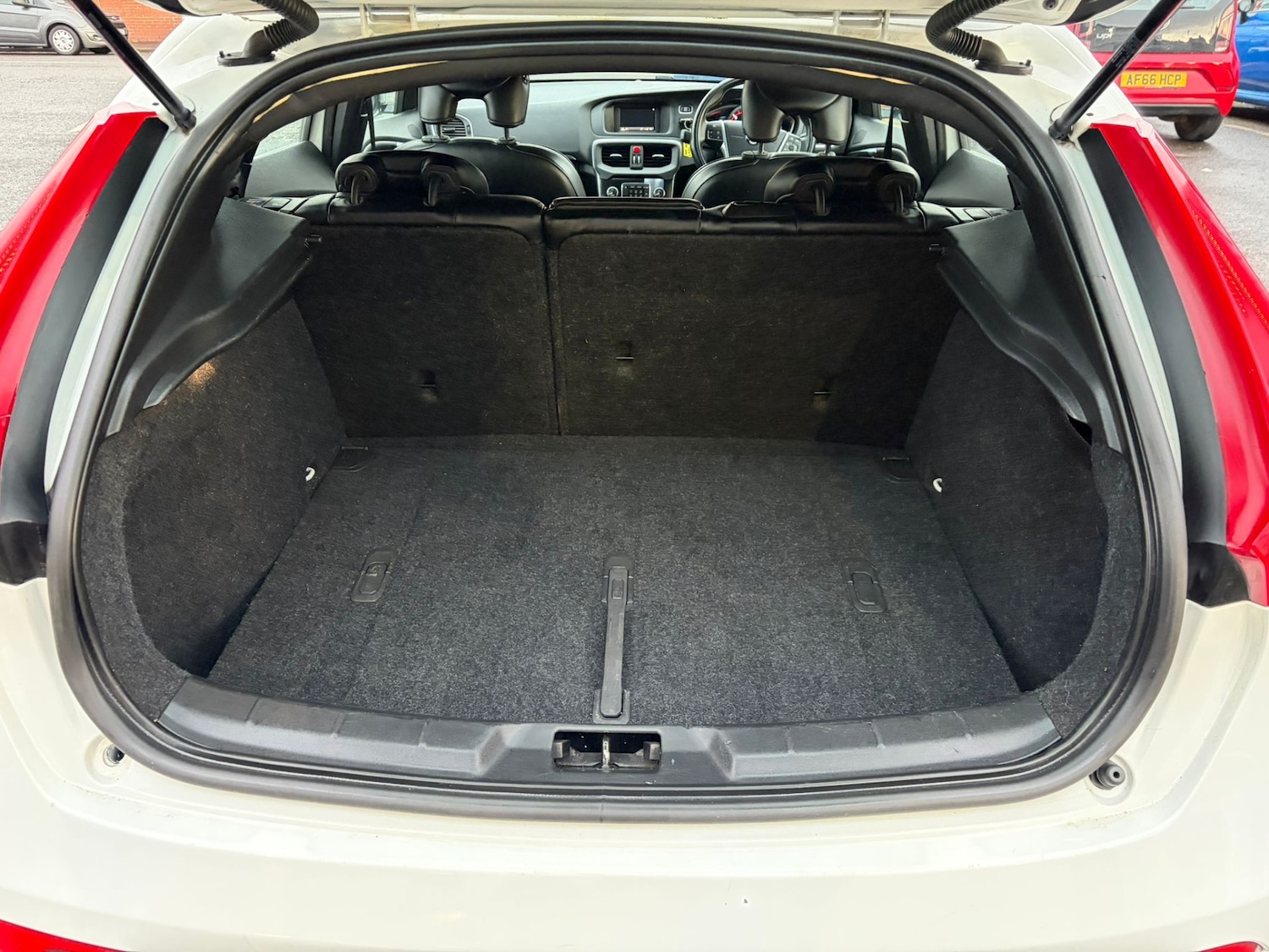 Used Volvo V40 2013 for sale - 77160657: Photo 9