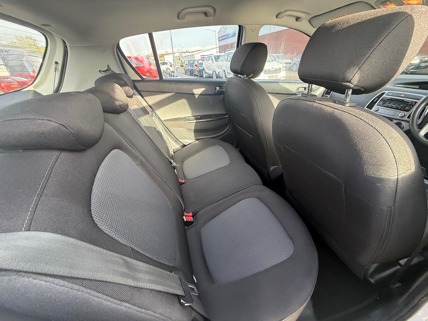 Used Hyundai i20 2015 for sale - 76436355: Photo 11