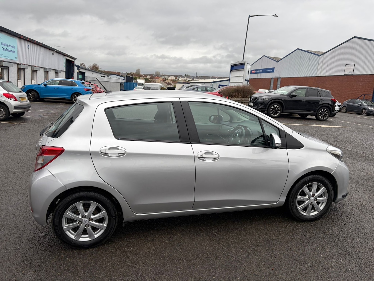 Used Toyota Yaris 2012 for sale - 76426809: Photo 11
