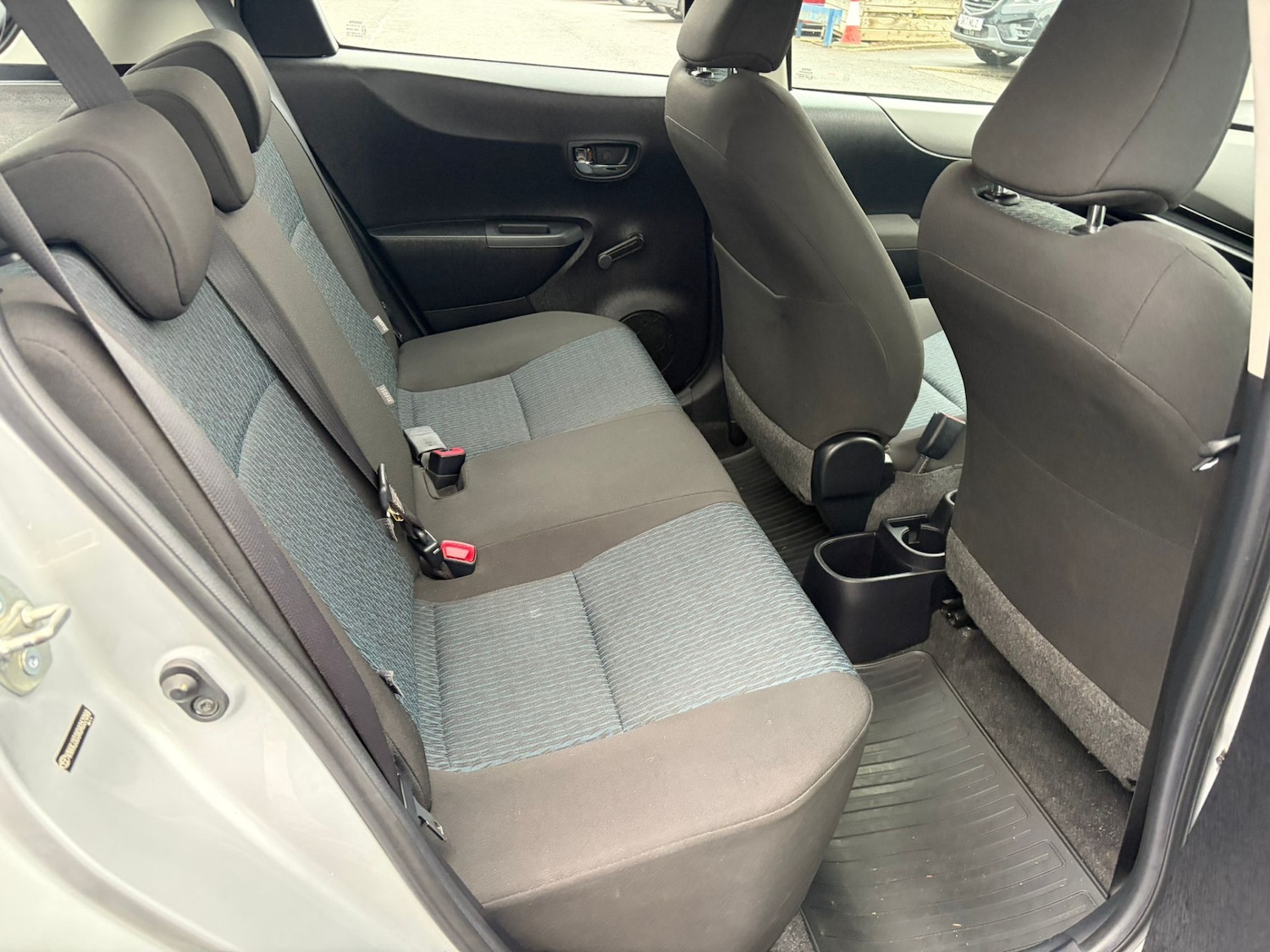 Used Toyota Yaris 2012 for sale - 76426809: Photo 17