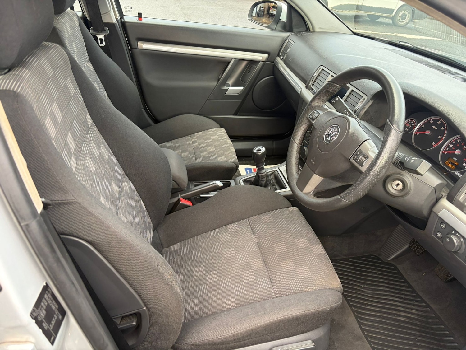 Used Vauxhall Vectra 2005 for sale - 76507982: Photo 10