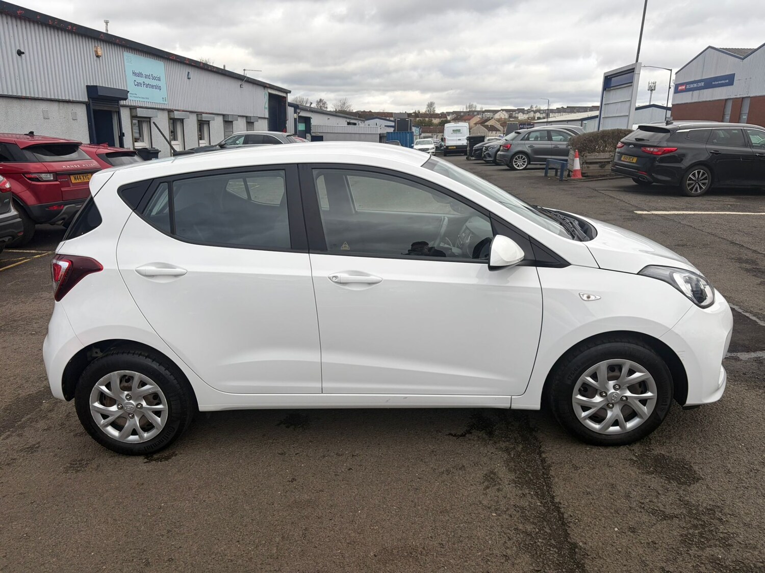 Used Hyundai i10 2018 for sale - 77707868: Photo 6