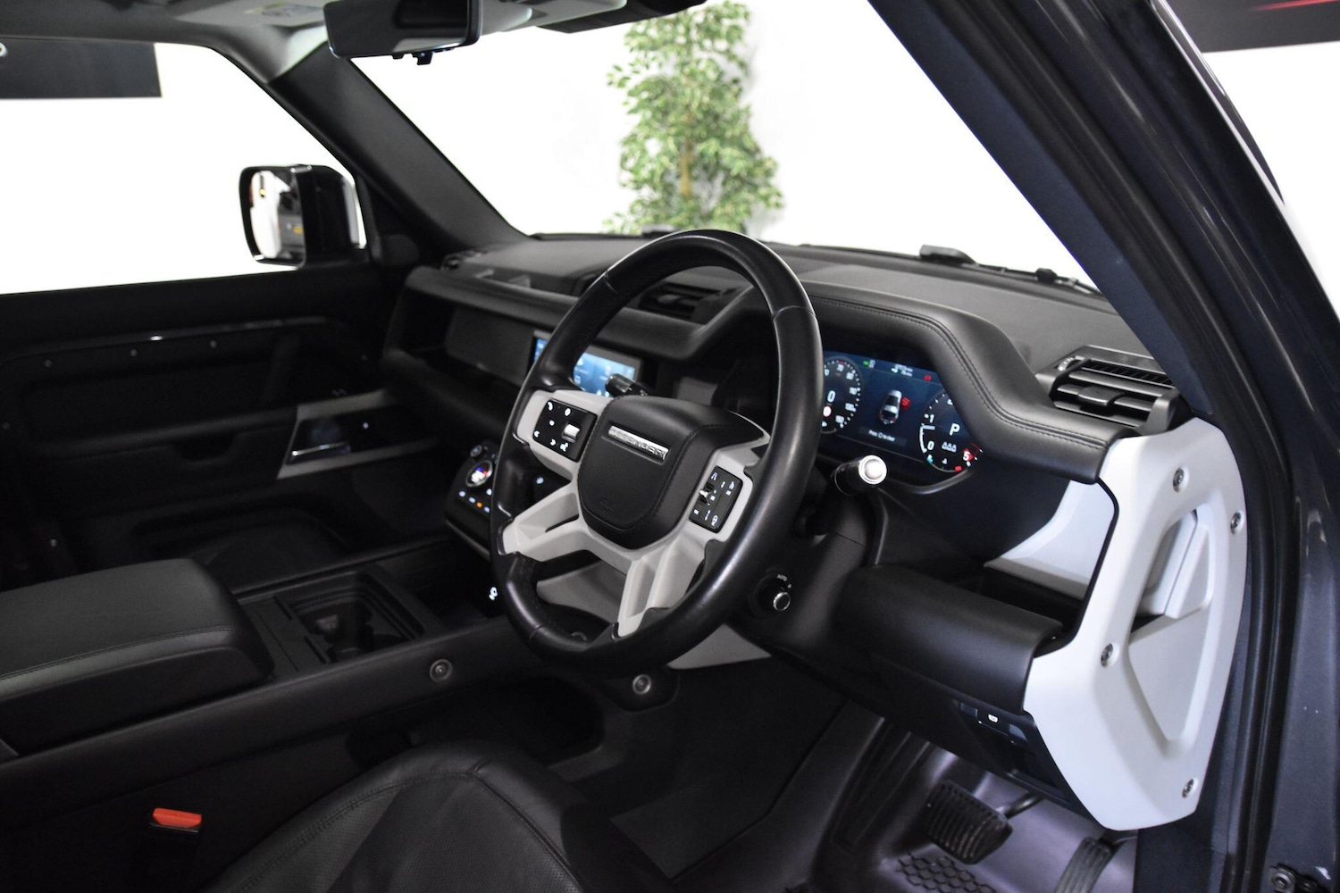 Used Land Rover Defender 2021 for sale - 76865206: Photo 11