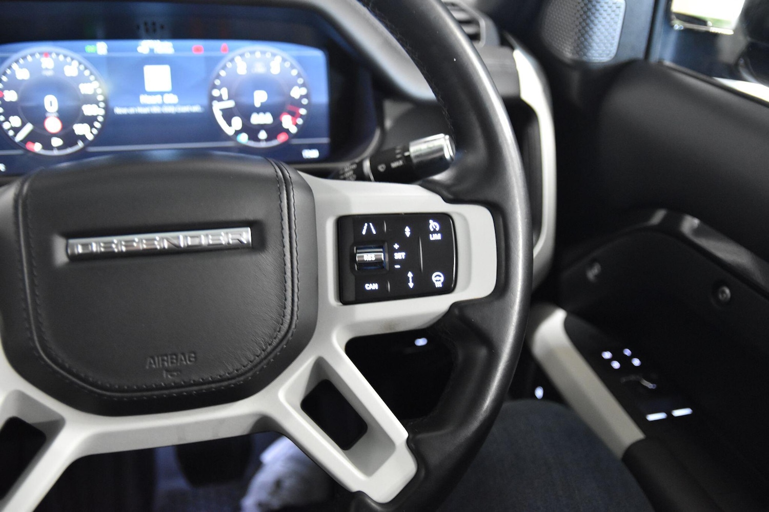 Used Land Rover Defender 2021 for sale - 76865206: Photo 14