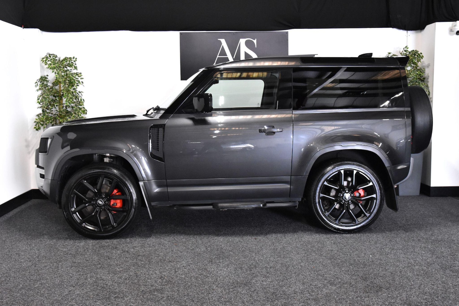 Used Land Rover Defender 2021 for sale - 76865206: Photo 2