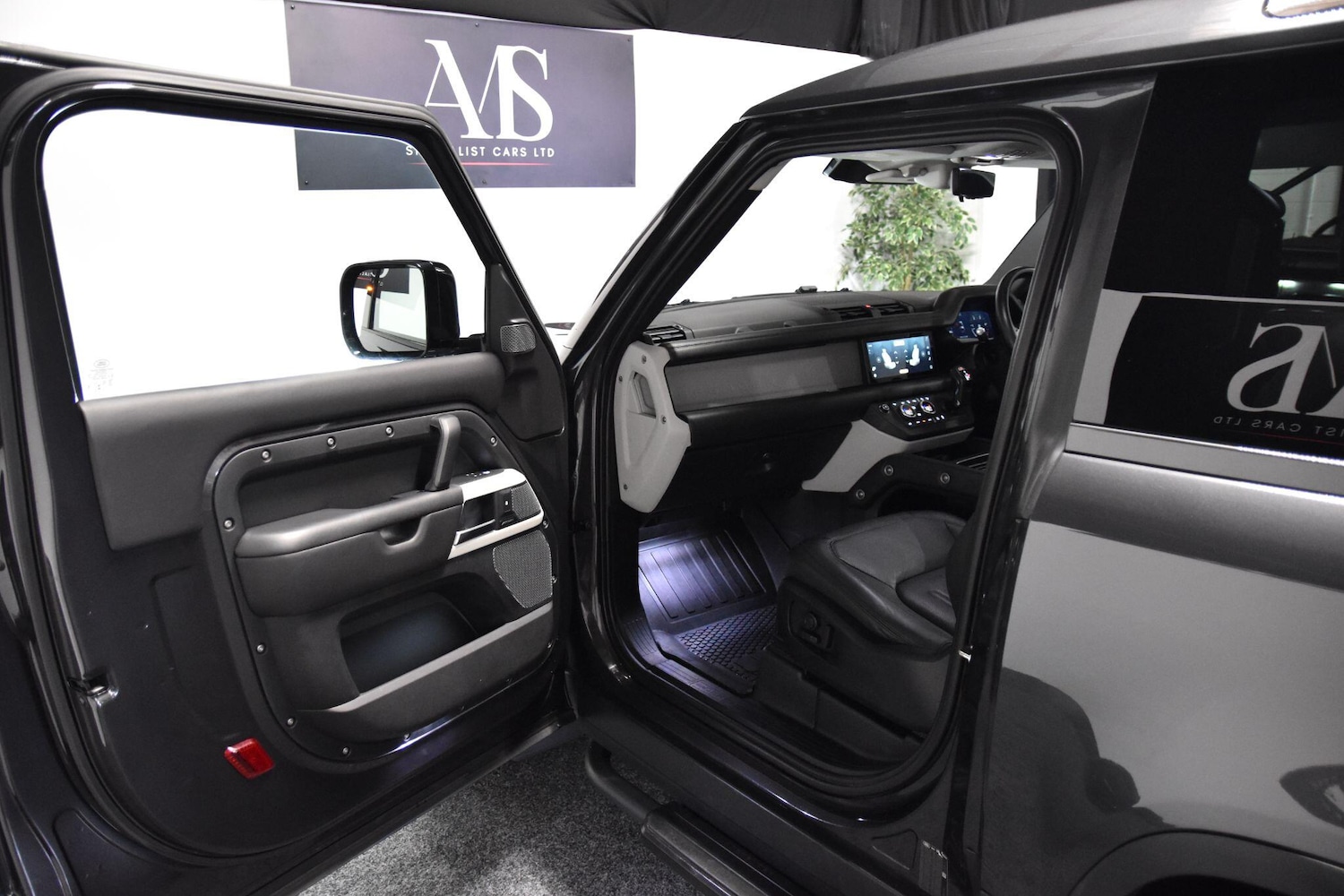 Used Land Rover Defender 2021 for sale - 76865206: Photo 27