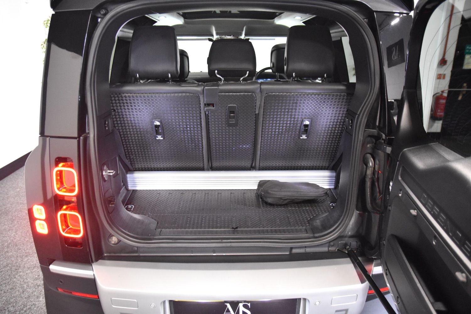 Used Land Rover Defender 2021 for sale - 76865206: Photo 31