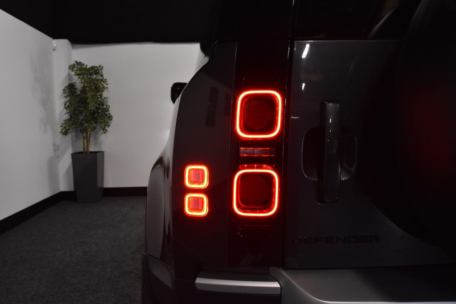 Used Land Rover Defender 2021 for sale - 76865206: Photo 32