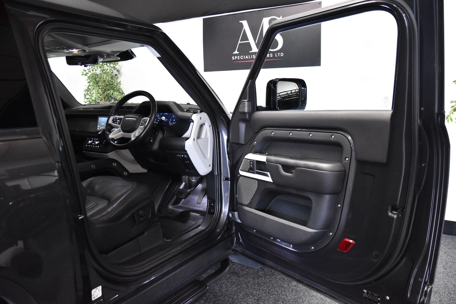 Used Land Rover Defender 2021 for sale - 76865206: Photo 6