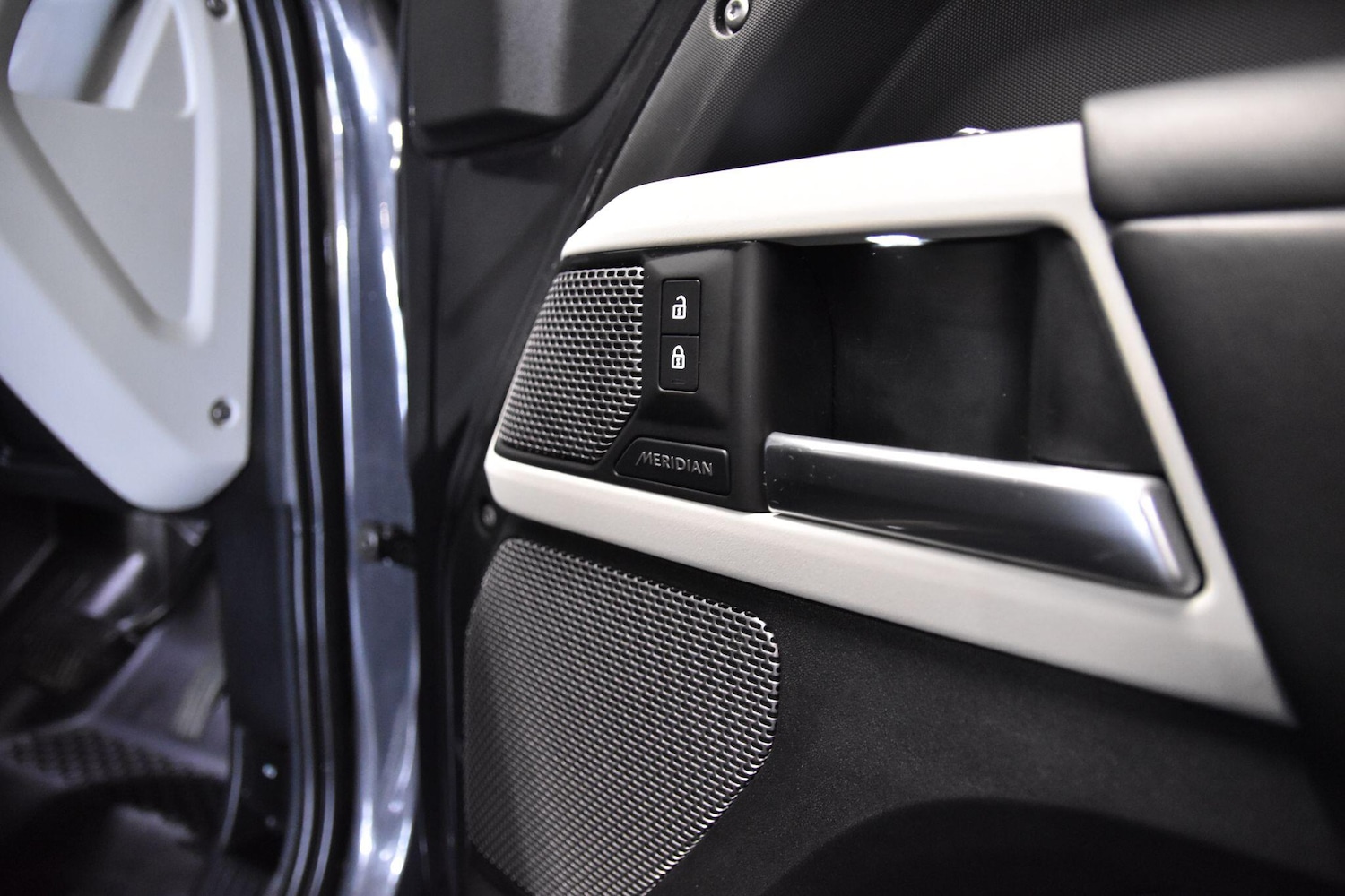 Used Land Rover Defender 2021 for sale - 76865206: Photo 7