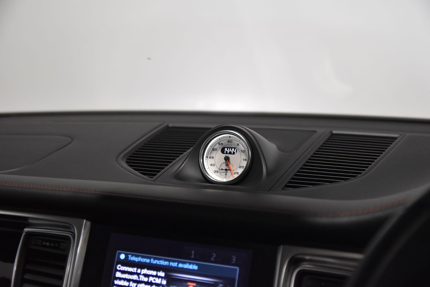 Used Porsche Macan 2018 for sale - 76899555: Photo 16