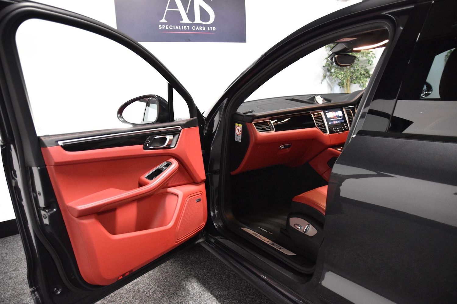 Used Porsche Macan 2018 for sale - 76899555: Photo 28