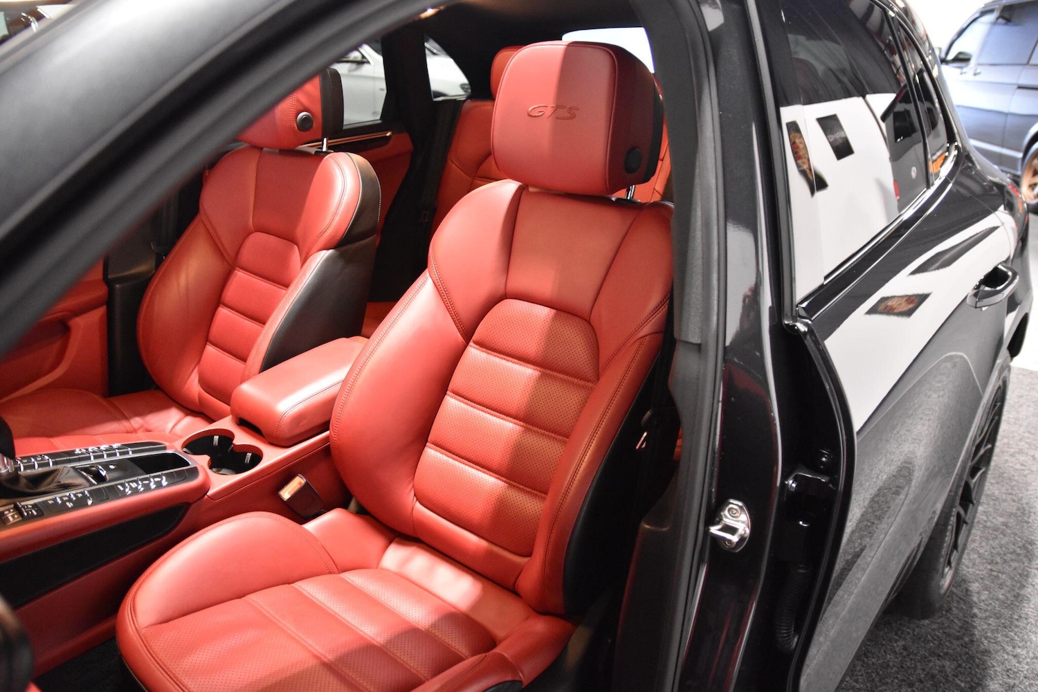 Used Porsche Macan 2018 for sale - 76899555: Photo 30