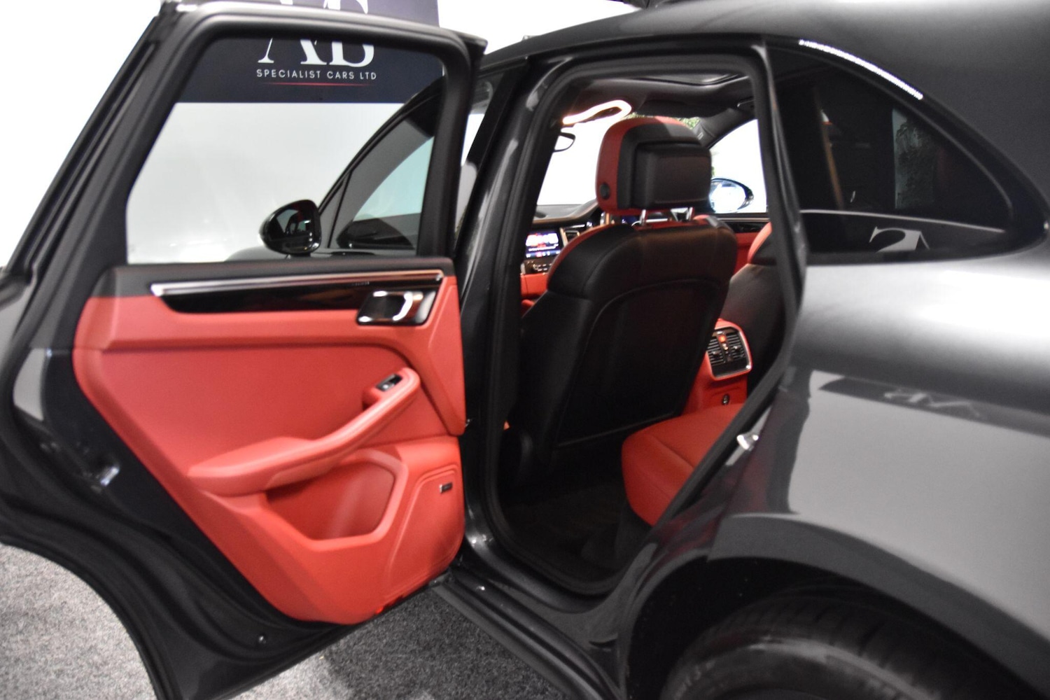 Used Porsche Macan 2018 for sale - 76899555: Photo 31