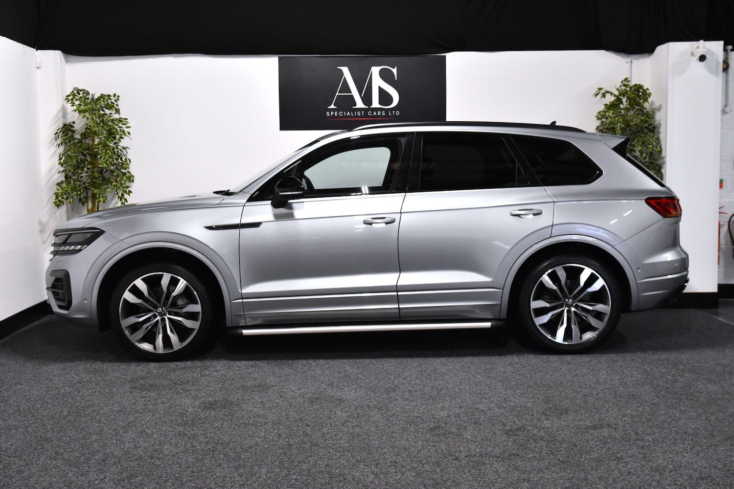 Used Volkswagen Touareg for sale - 77290423: Photo 2
