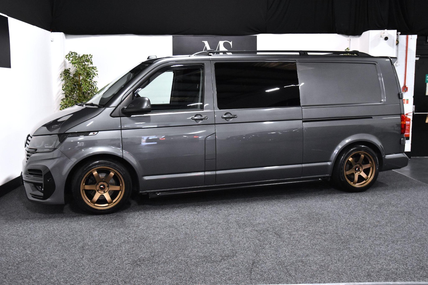 Used Volkswagen Transporter 2021 for sale - 76283173: Photo 1