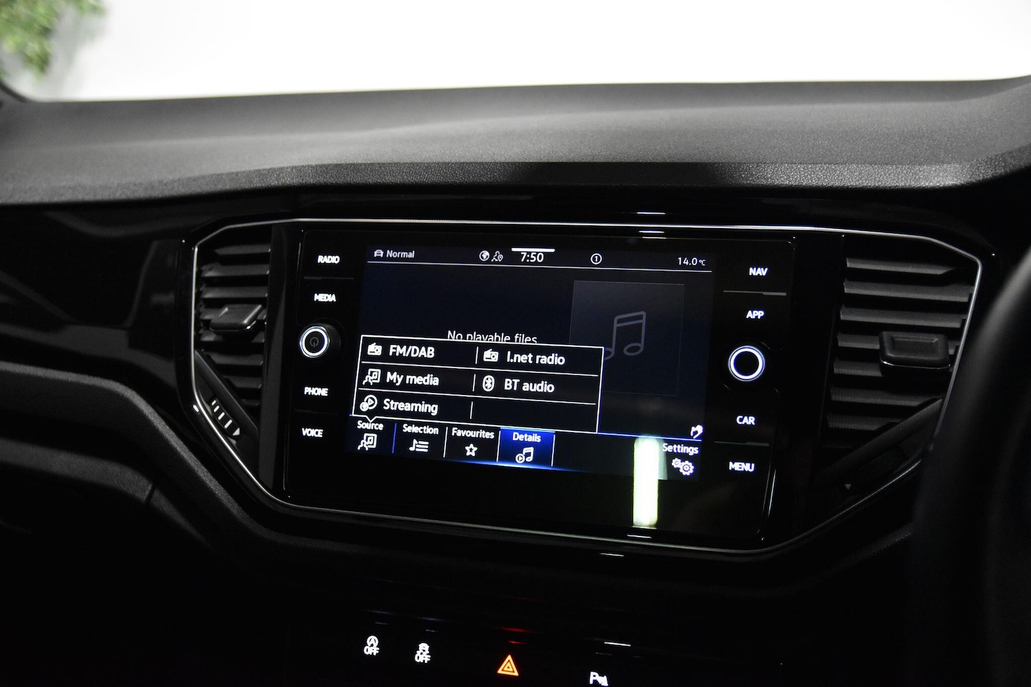 Used Volkswagen T-Roc 2022 for sale - 76260210: Photo 13