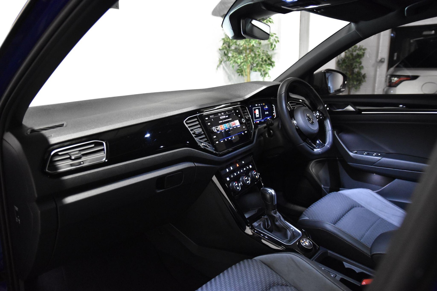 Used Volkswagen T-Roc 2022 for sale - 76260210: Photo 22