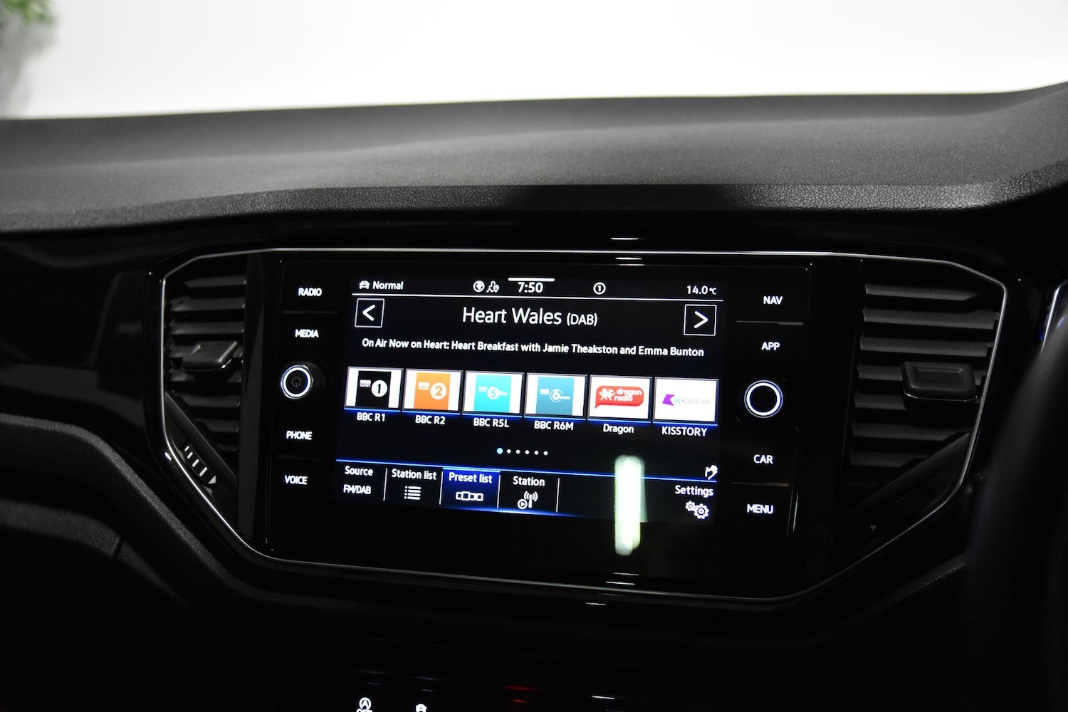 Used Volkswagen T-Roc 2022 for sale - 76260210: Photo 9