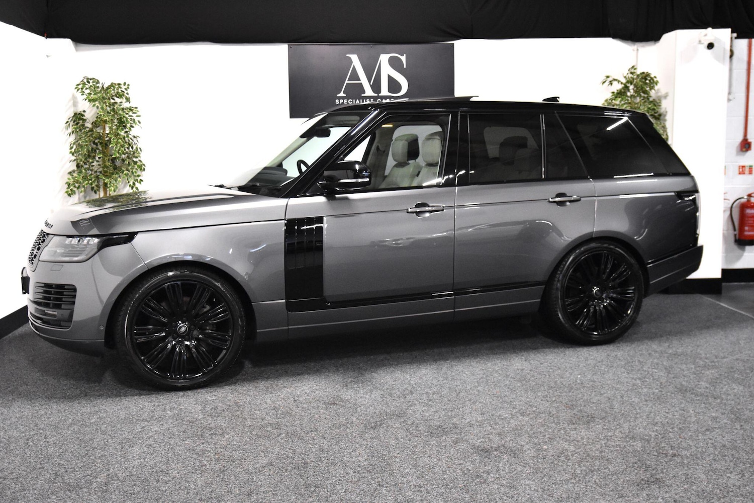 Used Land Rover Range Rover 2019 for sale - 76886311: Photo 1