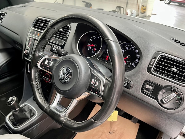 Used Volkswagen Polo 2015 for sale - 75333969: Photo 5