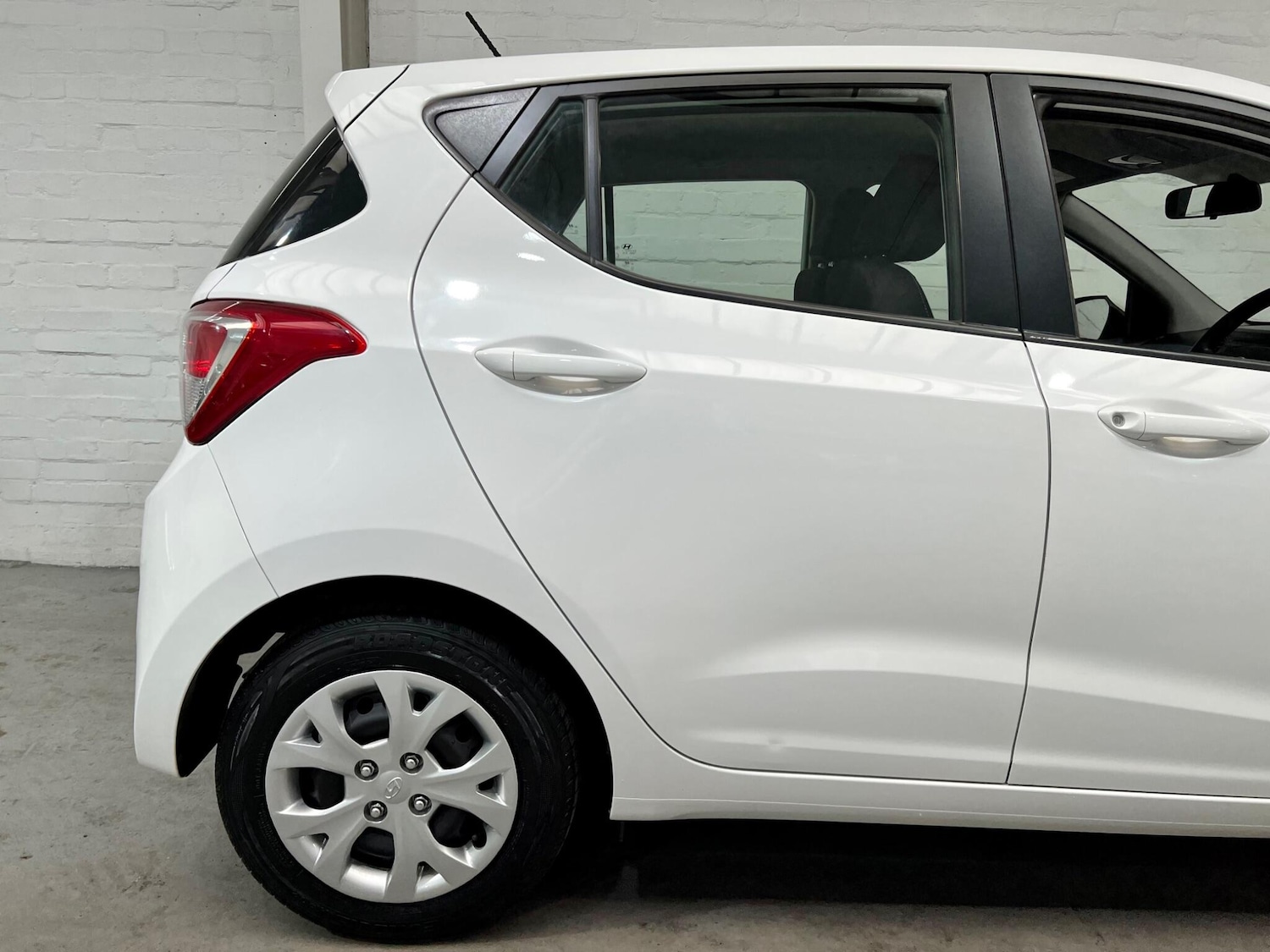 Used Hyundai i10 2014 for sale - 76549855: Photo 10