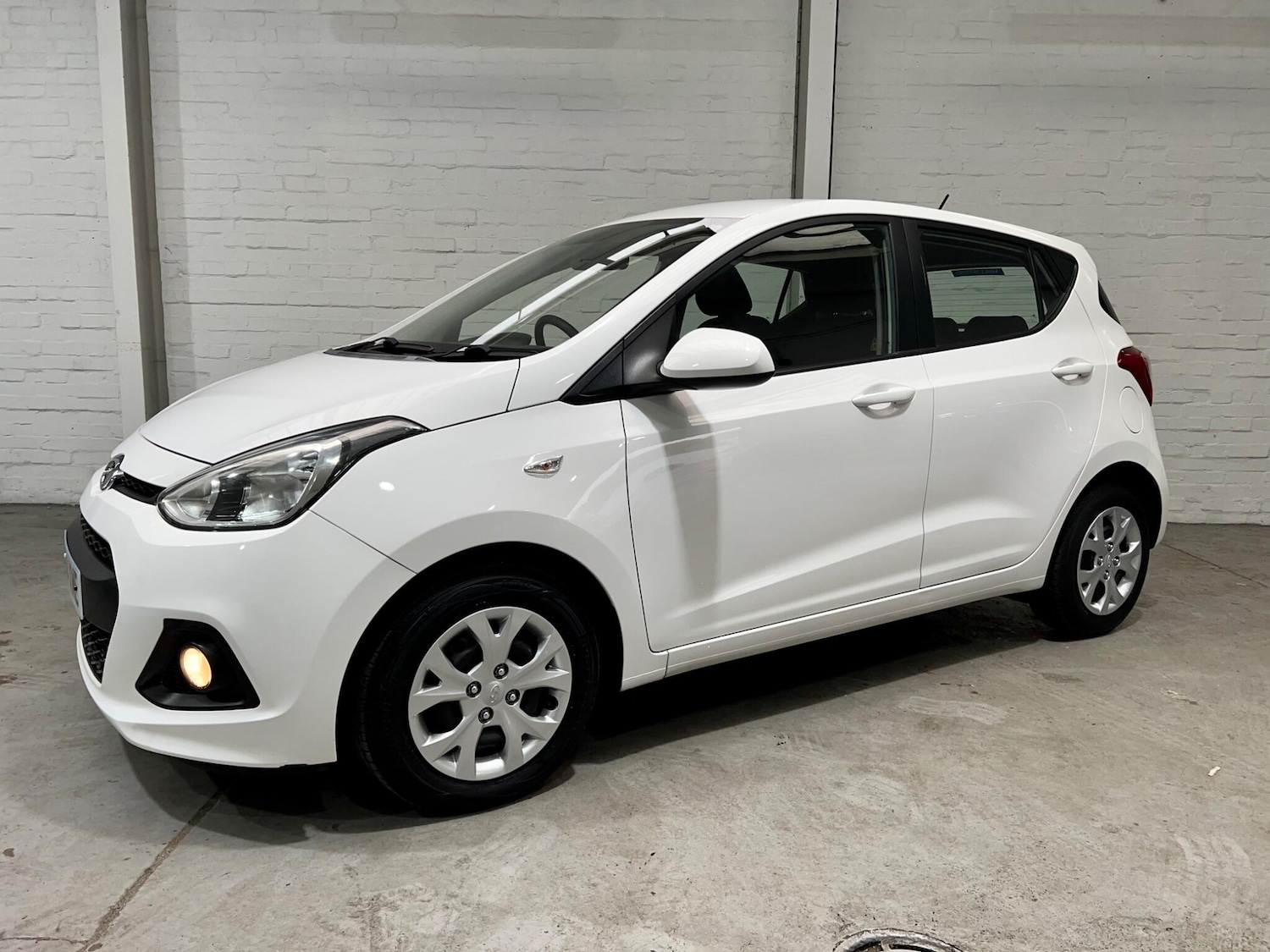 Used Hyundai i10 2014 for sale - 76549855: Photo 6