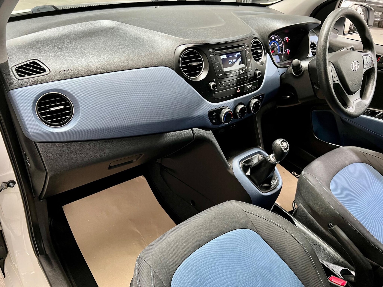 Used Hyundai i10 2014 for sale - 76549855: Photo 9