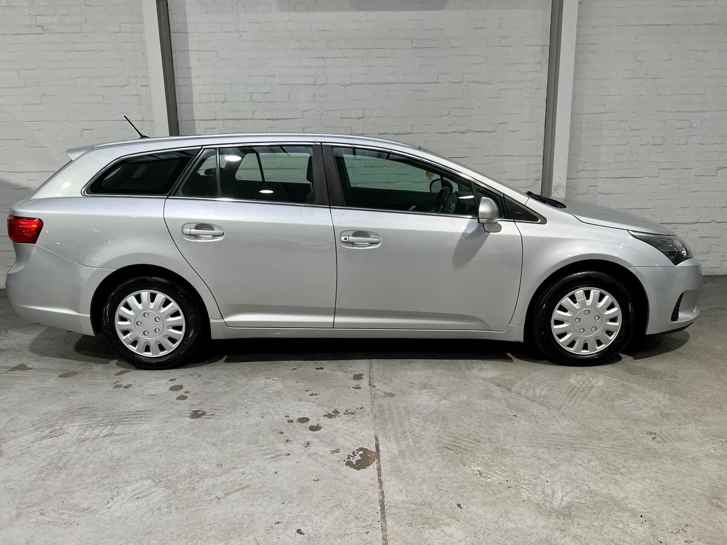Used Toyota Avensis 2012 for sale - 77468285: Photo 2