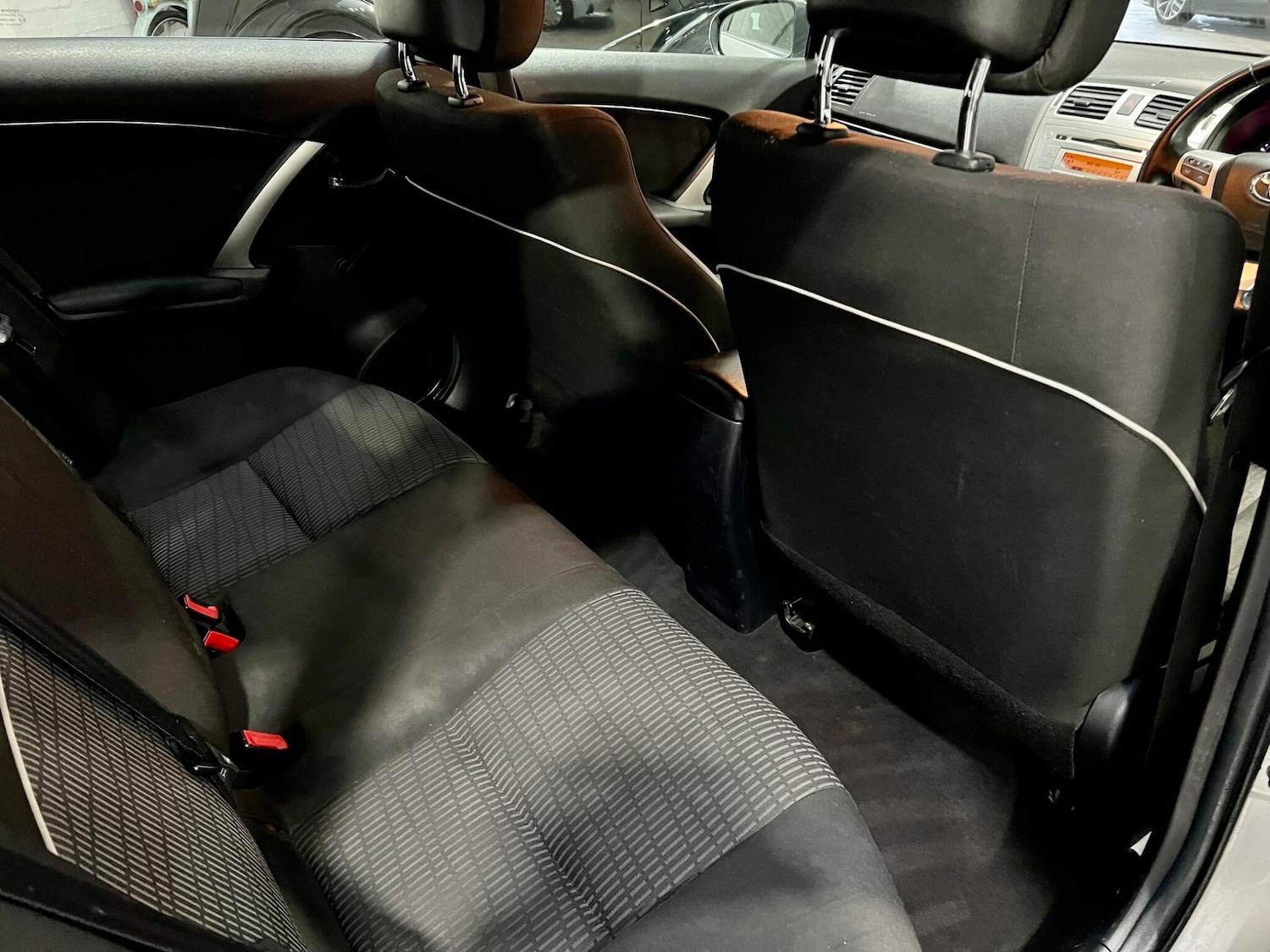 Used Toyota Avensis 2012 for sale - 77468285: Photo 28