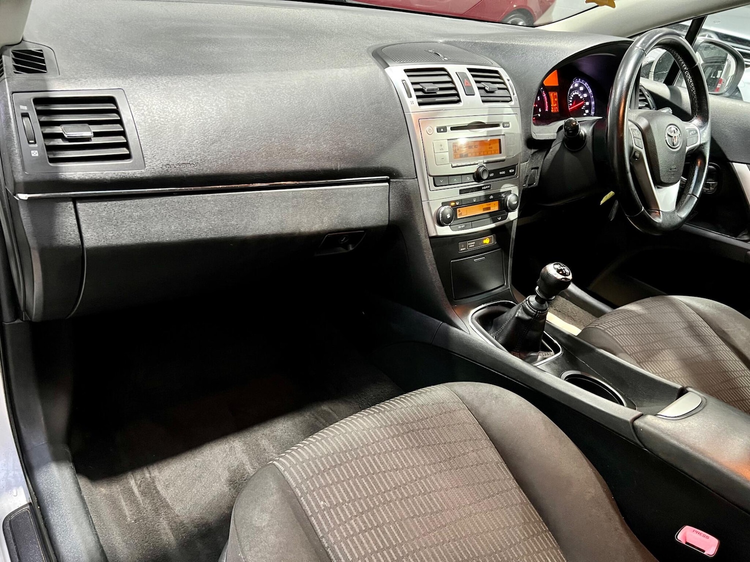 Used Toyota Avensis 2012 for sale - 77468285: Photo 8