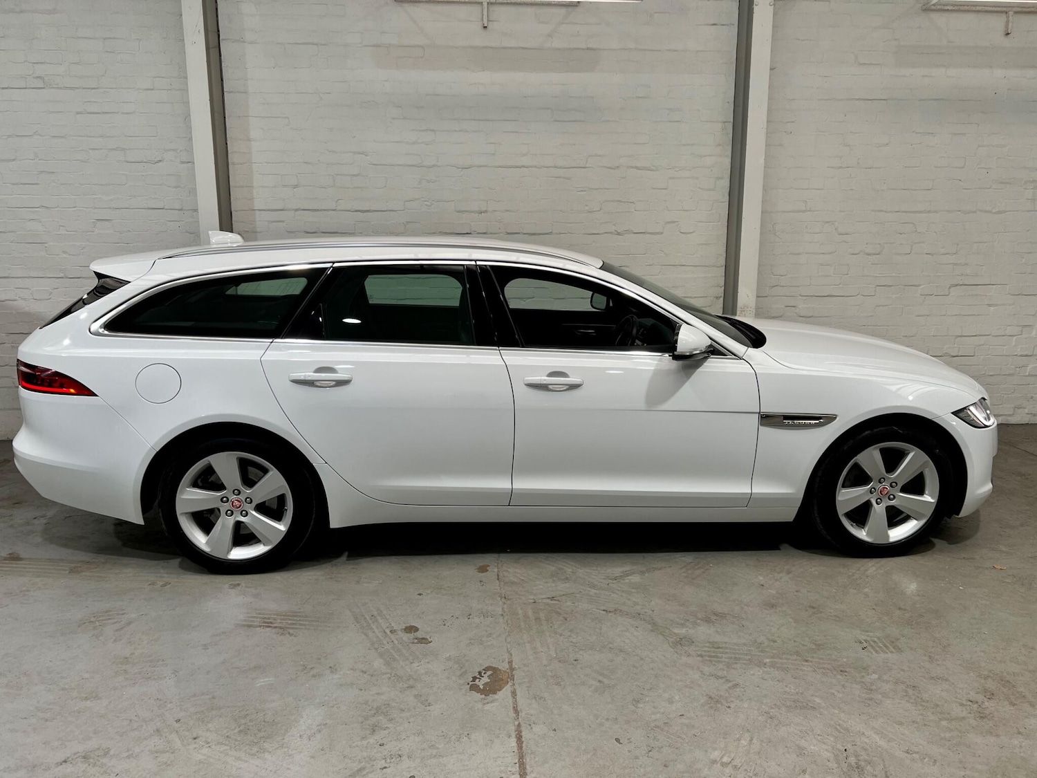 Used Jaguar XF 2020 for sale - 76136023: Photo 2