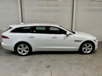 Used Jaguar XF 2020 for sale - 76136023: Photo 2