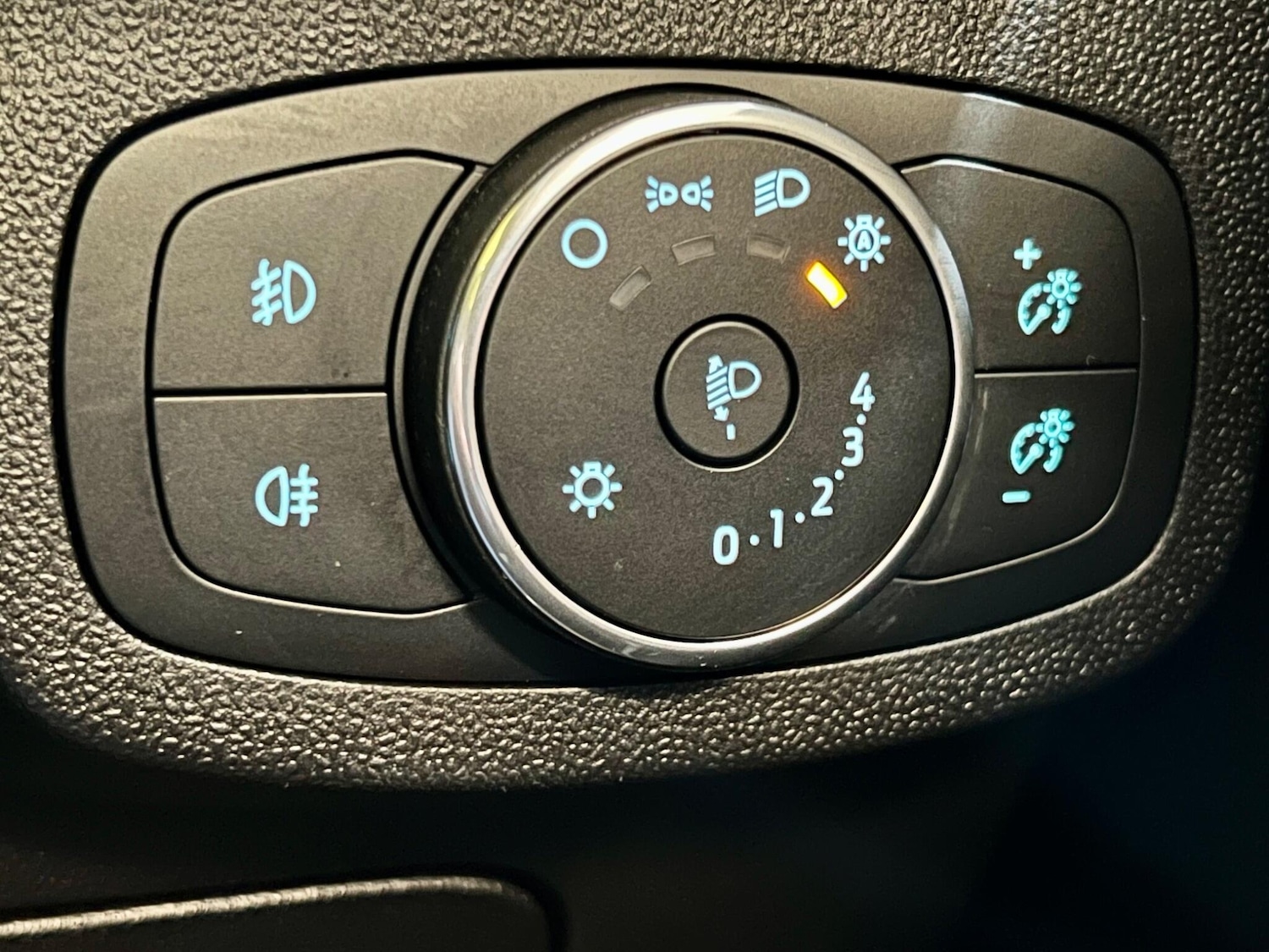 Used Ford Fiesta 2017 for sale - 76592738: Photo 34