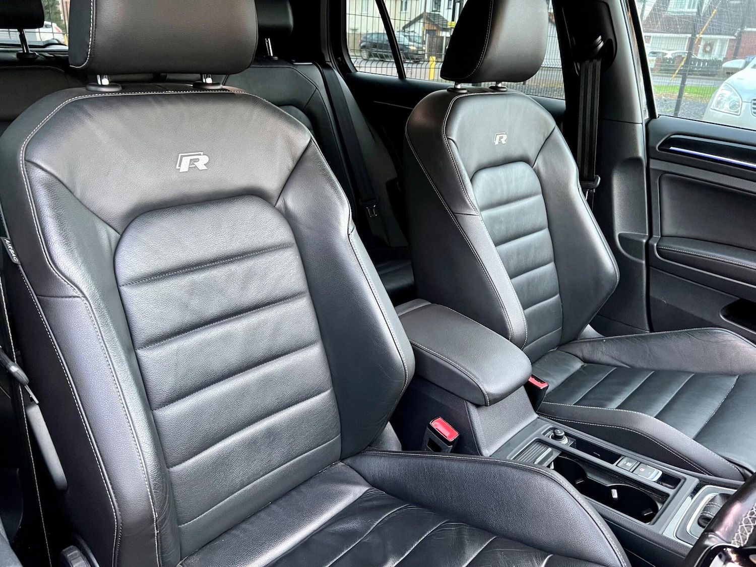 Used Volkswagen Golf 2017 for sale - 77016365: Photo 2