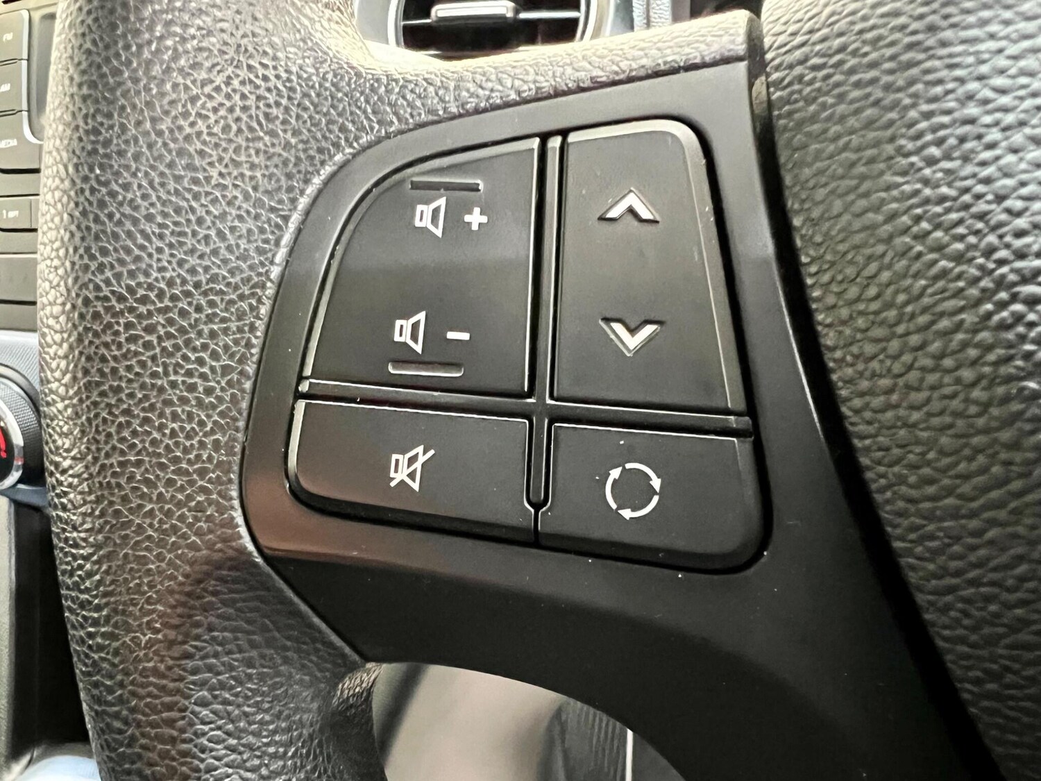 Used Hyundai i10 2015 for sale - 76667102: Photo 25